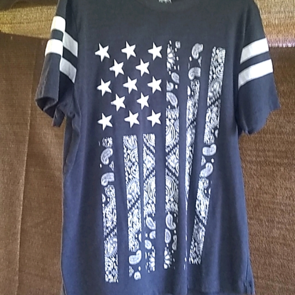 Size large t-shirt in good shape. - Picture 2 of 4